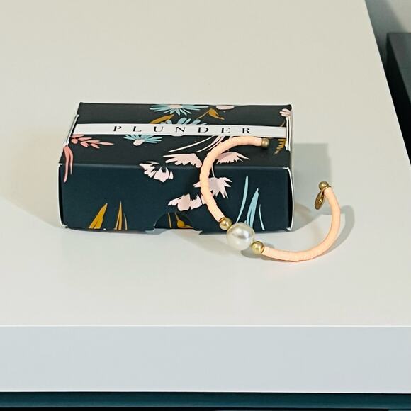 New Plunder “Marianna” Breast Cancer Awareness Pearl Bracelet - Picture 6 of 6